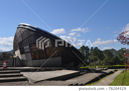 西脅緯度和緯度地球科學博物館 Terra Dome / Kiko Mozuna 76204329