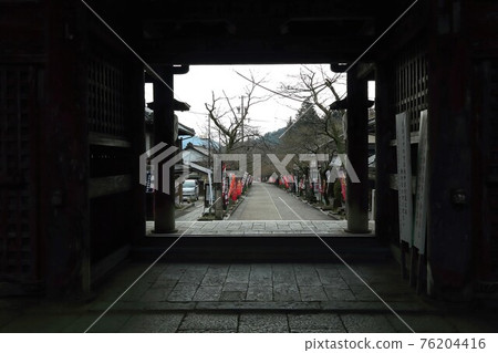Taniyama Hakuji Temple approach 1 (Gifu-gun Kamo-gun, Yodogawa-cho valley) 76204416
