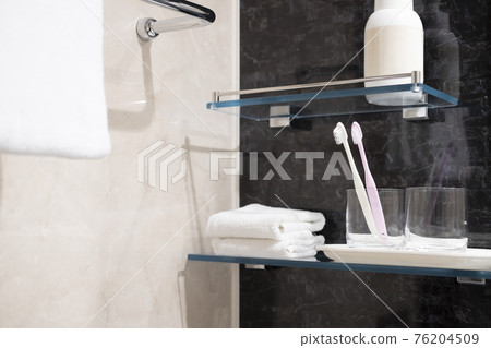 Clean washroom, towels, toothbrush Clean washroom, towels, toothbrush 76204509