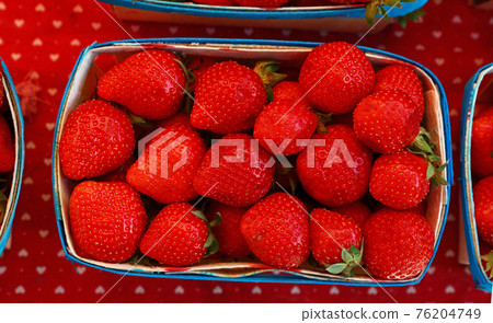 Close up fresh strawberry on retail display Close up fresh strawberry on retail display 76204749