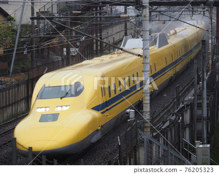 Doctor Yellow near Yamashina in the rain 76205323