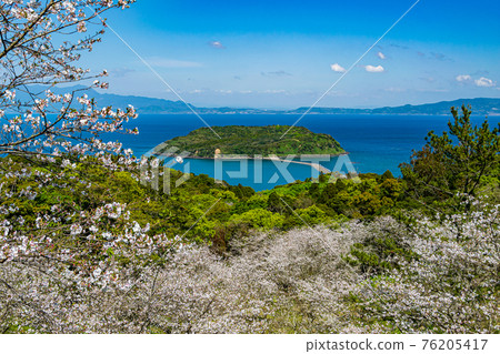 “知林島”的“沙洲”也被稱為“婚姻之島”，因為它連接著島嶼和陸地，即使消失了也會重新出現。 76205417