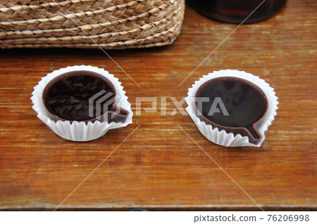 葡萄牙、奧比都斯和金賈（櫻桃果酒）巧克力杯 76206998