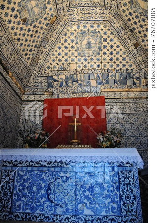 葡萄牙納扎雷 Memoria 教堂的 Azulejos 76207085