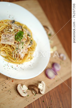 top view of spaghetti carbonara lunch dinner meal 76207398