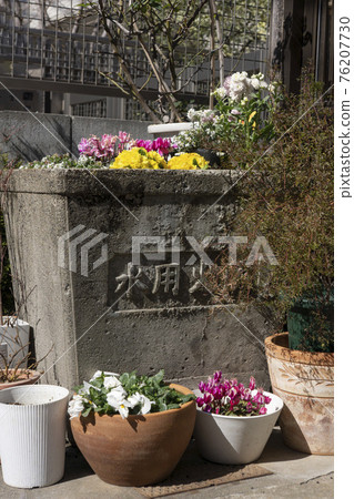 春天到了消防桶的花壇 76207730