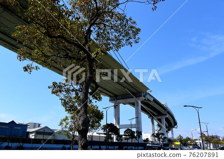 Hanshin Expressway No. 5 Wangan Line looking up from Sakurajima Station 76207891