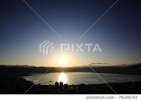 Lake Suwa at dusk 76208192