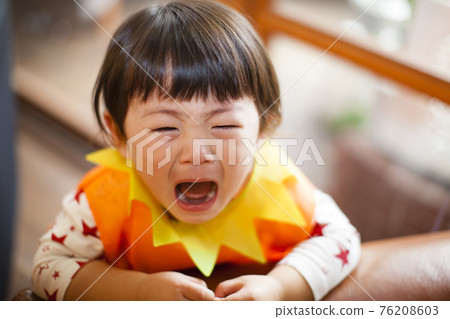 哭鬧的孩子 哭鬧的孩子 76208603