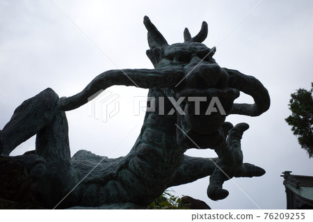 Ryugu (Watatsumi Miya) enshrining the dragon god at Enoshima Shrine 76209255