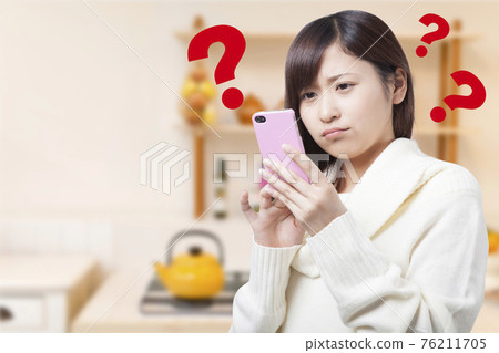 女人擔心做家務 76211705