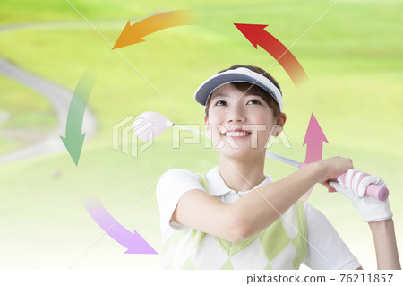 女子打高爾夫球 76211857