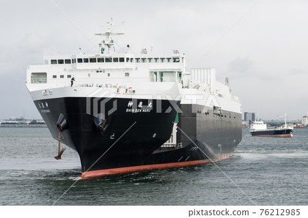 Scenery of a car carrier departing from Nagoya Port 76212985