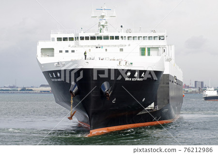 從名古屋港出發的汽車運輸車的風景 76212986