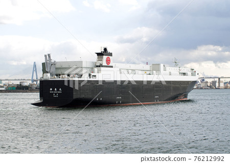 Scenery of a car carrier departing from Nagoya Port 76212992