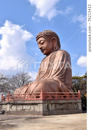 Big Buddha in Jurakuen Park 76213415