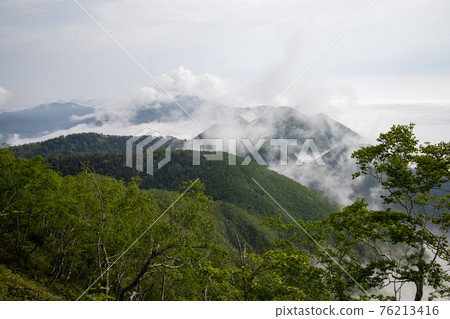 Sea of clouds seen from the mountain 76213416