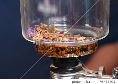 Making herbal tea with a vacuum siphon. Making herbal tea with a vacuum siphon. 76214103