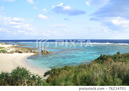 Beautiful sea and blue sky of Tokunoshima 76214701