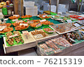 Fresh fish lined up in the seafood market 76215319