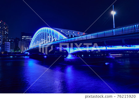 被點燃的長吉橋和隅田川夜視圖 被點燃的長吉橋和隅田川夜視圖 76215920
