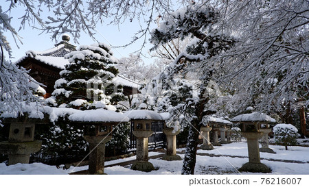 大津市坂本四國堂的雪景 大津市坂本四國堂的雪景 76216007