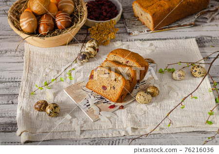 Traditional easter bread 76216036
