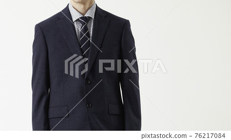 Portrait of a man in a business suit, gray background 76217084