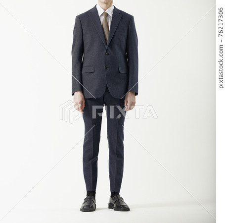 穿著西裝的男人，白色背景 76217306