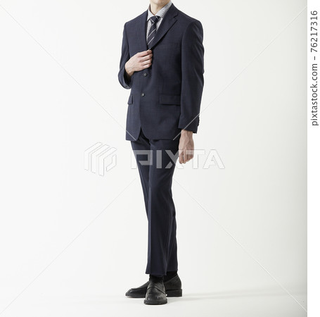 穿著西裝的男人，白色背景 76217316
