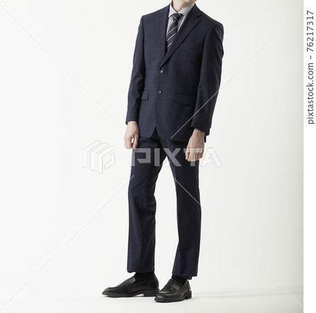 穿著西裝的男人，白色背景 76217317