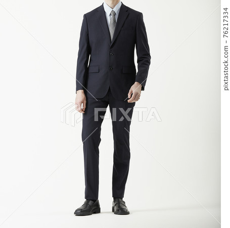 穿著西裝的男人，白色背景 76217334