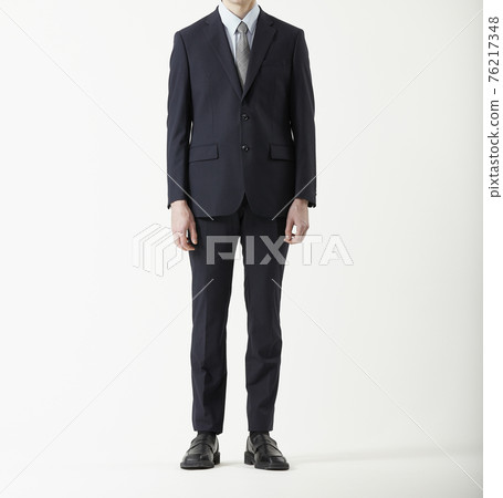 穿著西裝的男人，白色背景 76217348