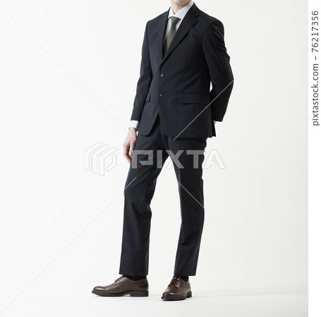 穿著西裝的男人，白色背景 76217356