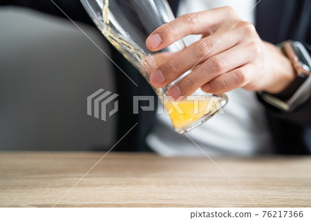 Image of pouring beer Image of pouring beer 76217366