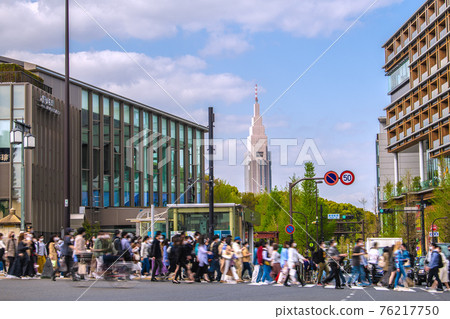 日本東京城市景觀取消後，許多人來到原宿站。再次感染爆發。突變株的威脅...... = 4 月 3 日 76217750