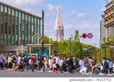 日本東京城市景觀取消後，許多人來到原宿站。再次感染爆發。突變株的威脅...... = 4 月 3 日 76217752