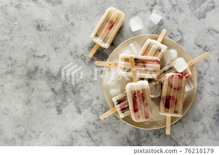 Healthy homemade popsicle loly ice creams with strawberries, blueberries and bananas. Summer dessert. 76218179