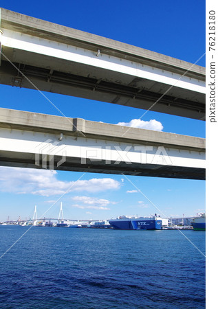 Metropolitan Expressway Kanagawa No. 5 Daikoku Line and Tsurumi Tsubasa Bridge 76218180
