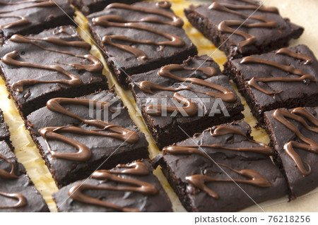 Healthy dessert, chocolate brownies made with avocado, sugar and gluten free. Step by step recipe. Healthy dessert, chocolate brownies made with avocado, sugar and gluten free. Step by step recipe. 76218256