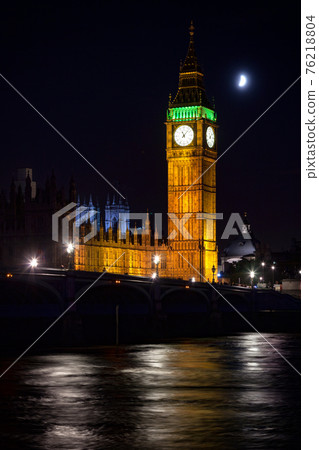 London cityscape with Westminster Bridge and Elizabeth Tower or Big Ben at night 76218804