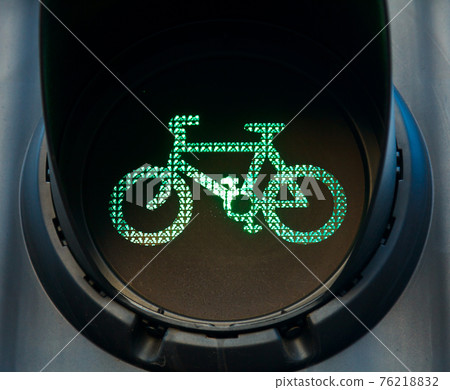 Green bicycle traffic light Green bicycle traffic light 76218832