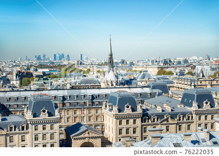 Paris cityscape with Eilffel tower 76222035