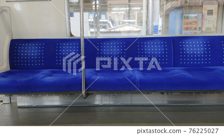 2805 號航站樓空列車上的藍色座位 2805 號航站樓空列車上的藍色座位 76225027