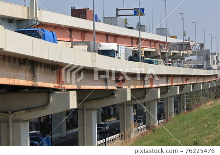Near Kosuge on the Metropolitan Expressway Central Circular Route 76225476