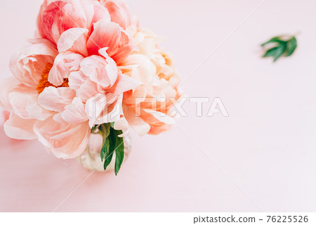 Bunch of pink peonies and roses 76225526