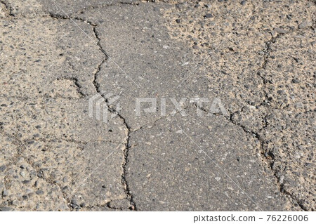 破裂的瀝青 76226006