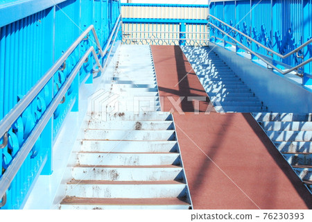 The stairs 76230393