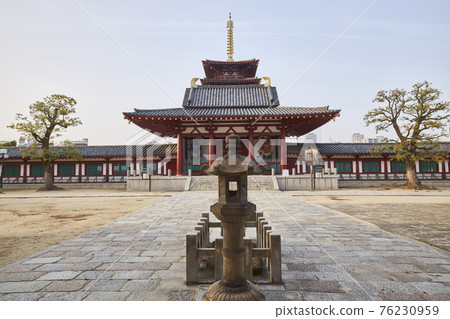 大阪四天王寺中央門 76230959