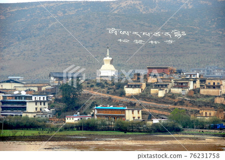 Buddhist pagoda in Shangri-La, Yunnan Province, China Buddhist pagoda in Shangri-La, Yunnan Province, China 76231758